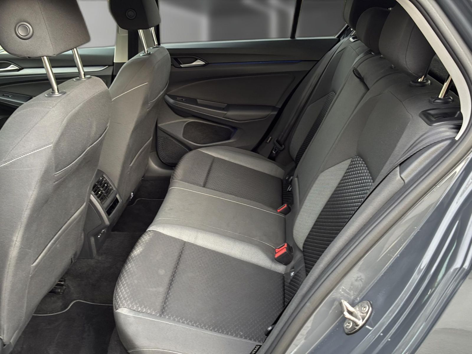 Volkswagen Golf VIII 2.0 TDI Active DSG *PANO*AHK*HuD*ACC* foto 16