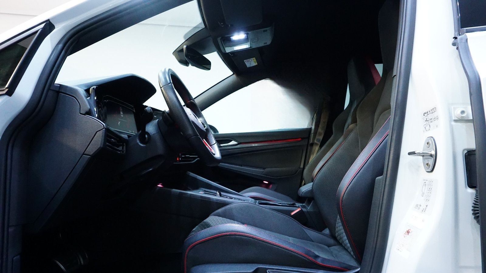 Volkswagen GTI VIII Clubsport *Oryx-Weiß Perlmutt*HarmanK* foto 21