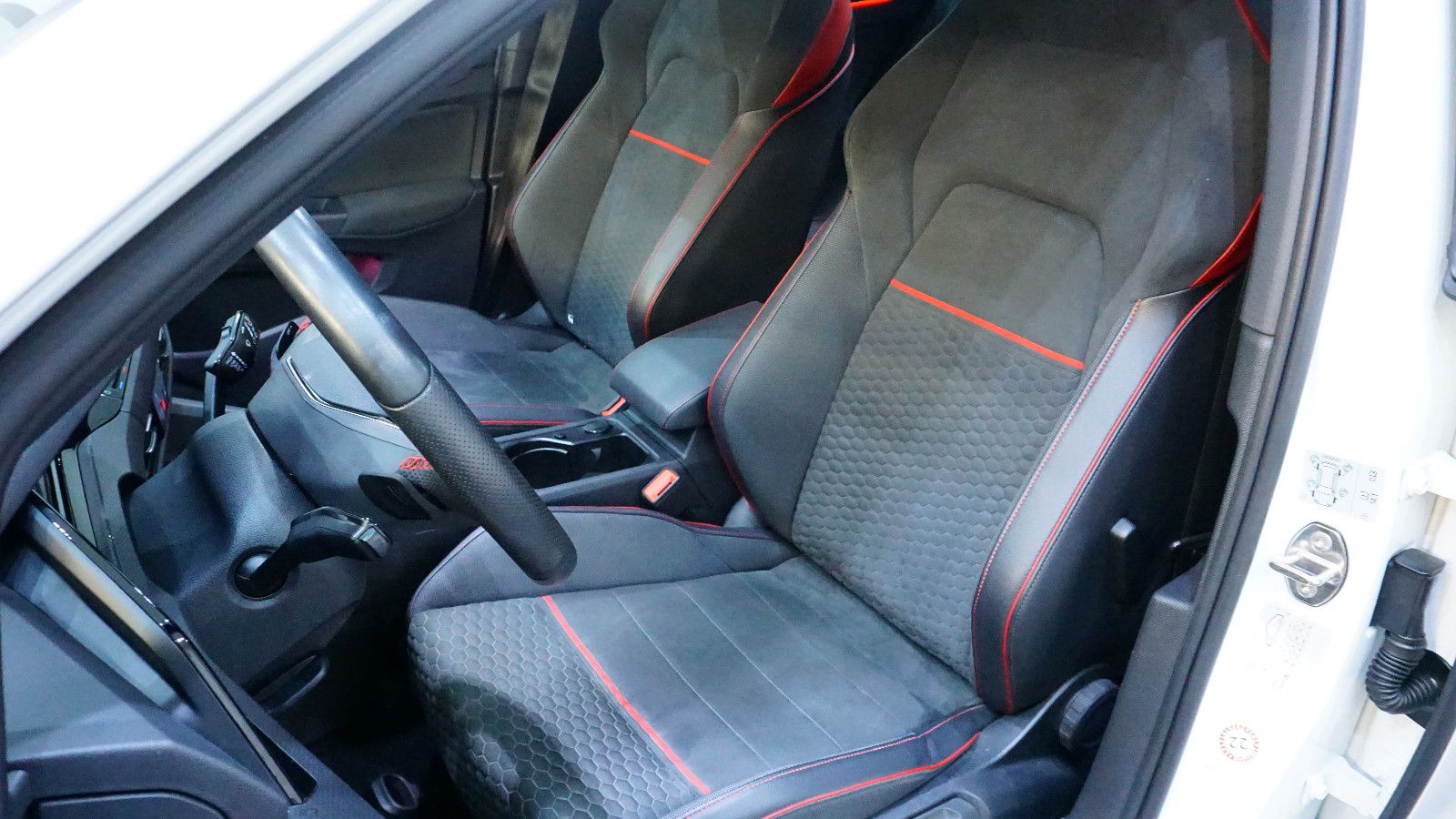 Volkswagen GTI VIII Clubsport *Oryx-Weiß Perlmutt*HarmanK* foto 22