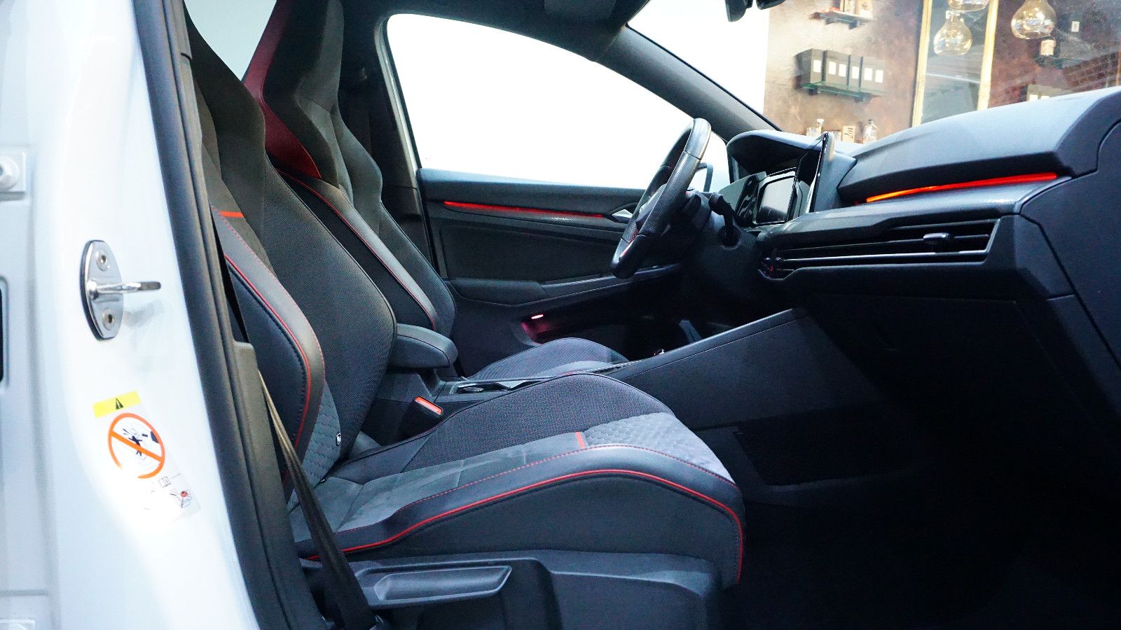 Volkswagen GTI VIII Clubsport *Oryx-Weiß Perlmutt*HarmanK* foto 23