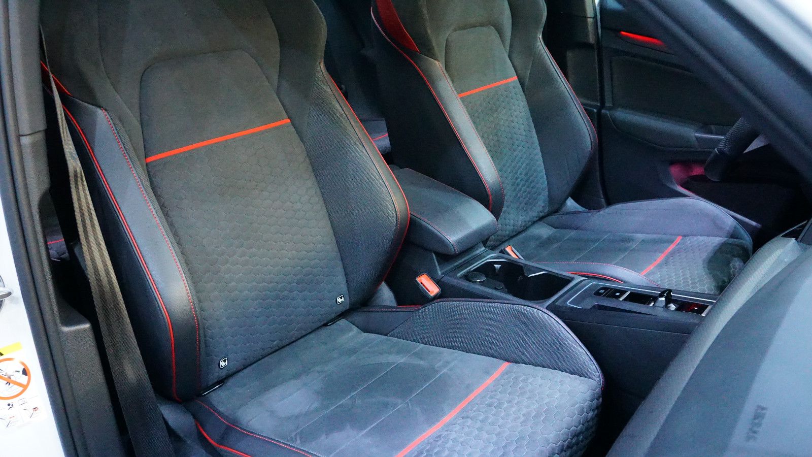 Volkswagen GTI VIII Clubsport *Oryx-Weiß Perlmutt*HarmanK* foto 24