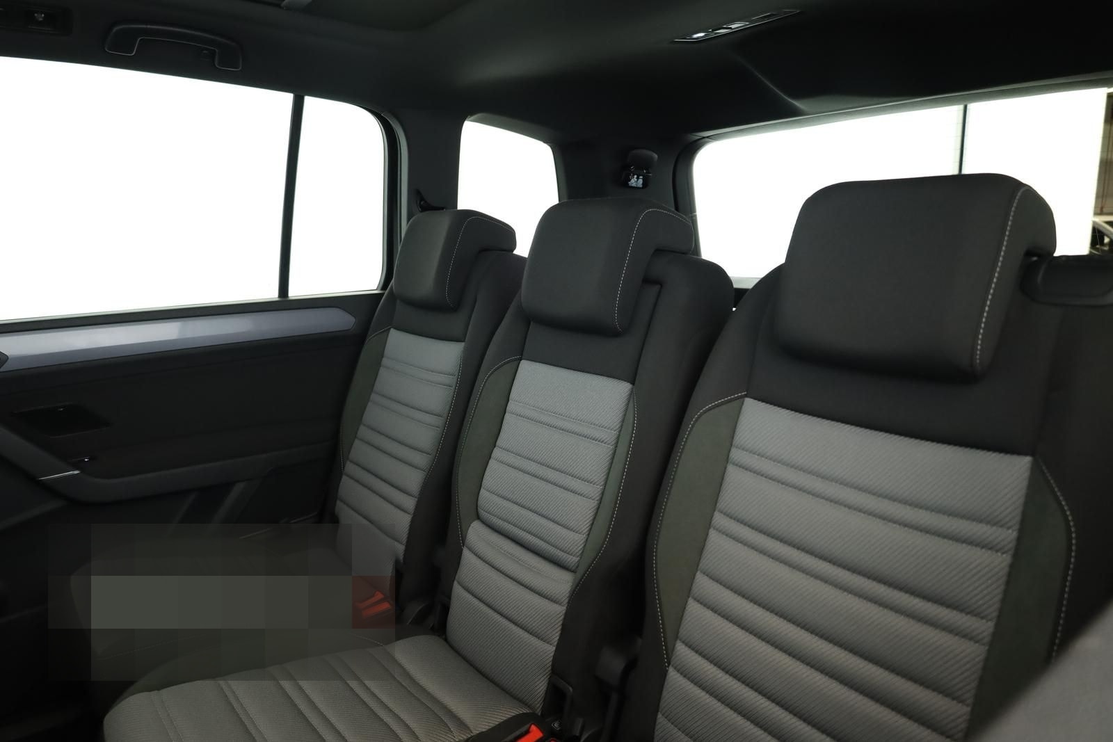 Volkswagen Touran 2.0 TDI DSG Highline R-Line 7 Pano 18 AHK foto 13