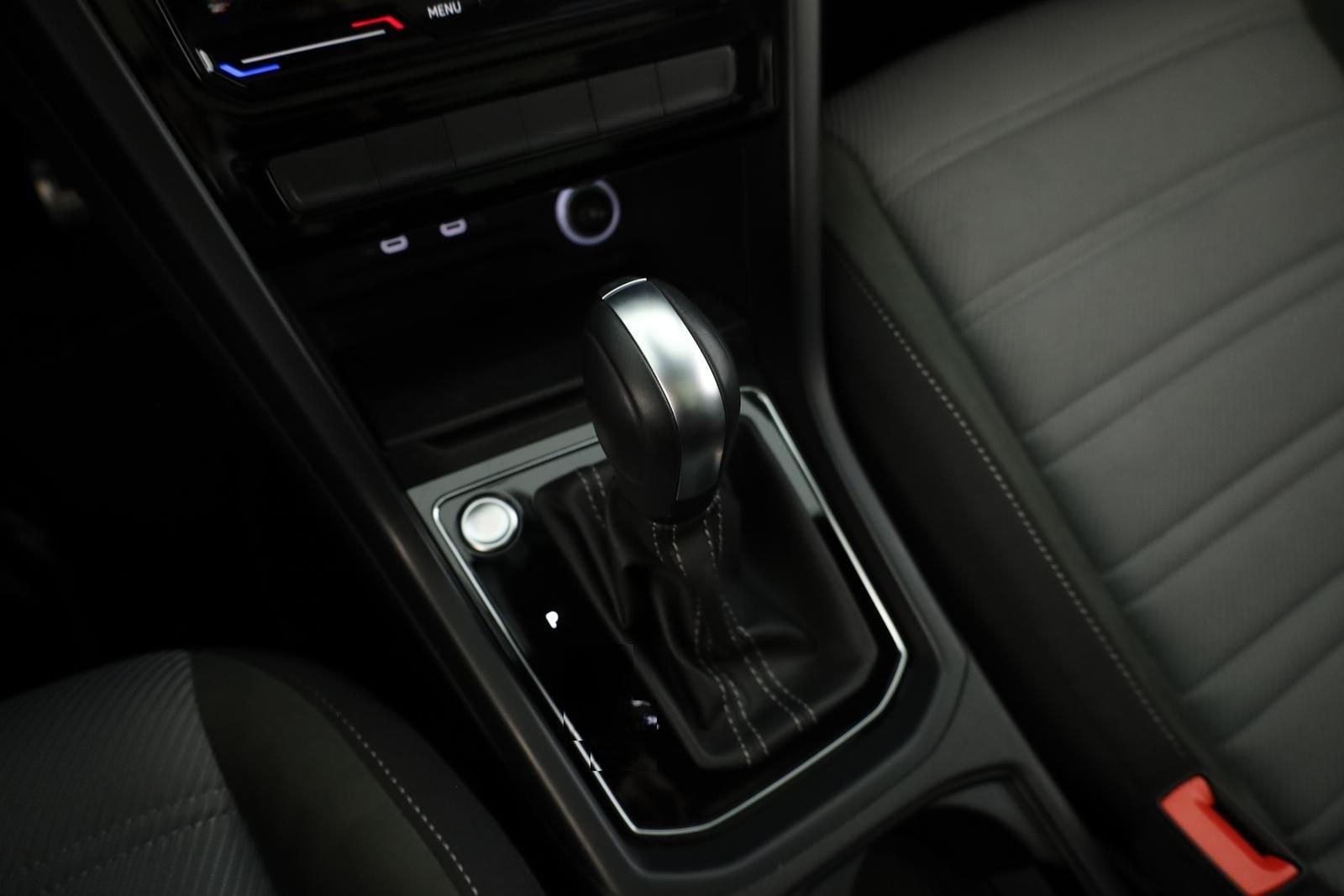 Volkswagen Touran 2.0 TDI DSG Highline R-Line 7 Pano 18 AHK foto 21