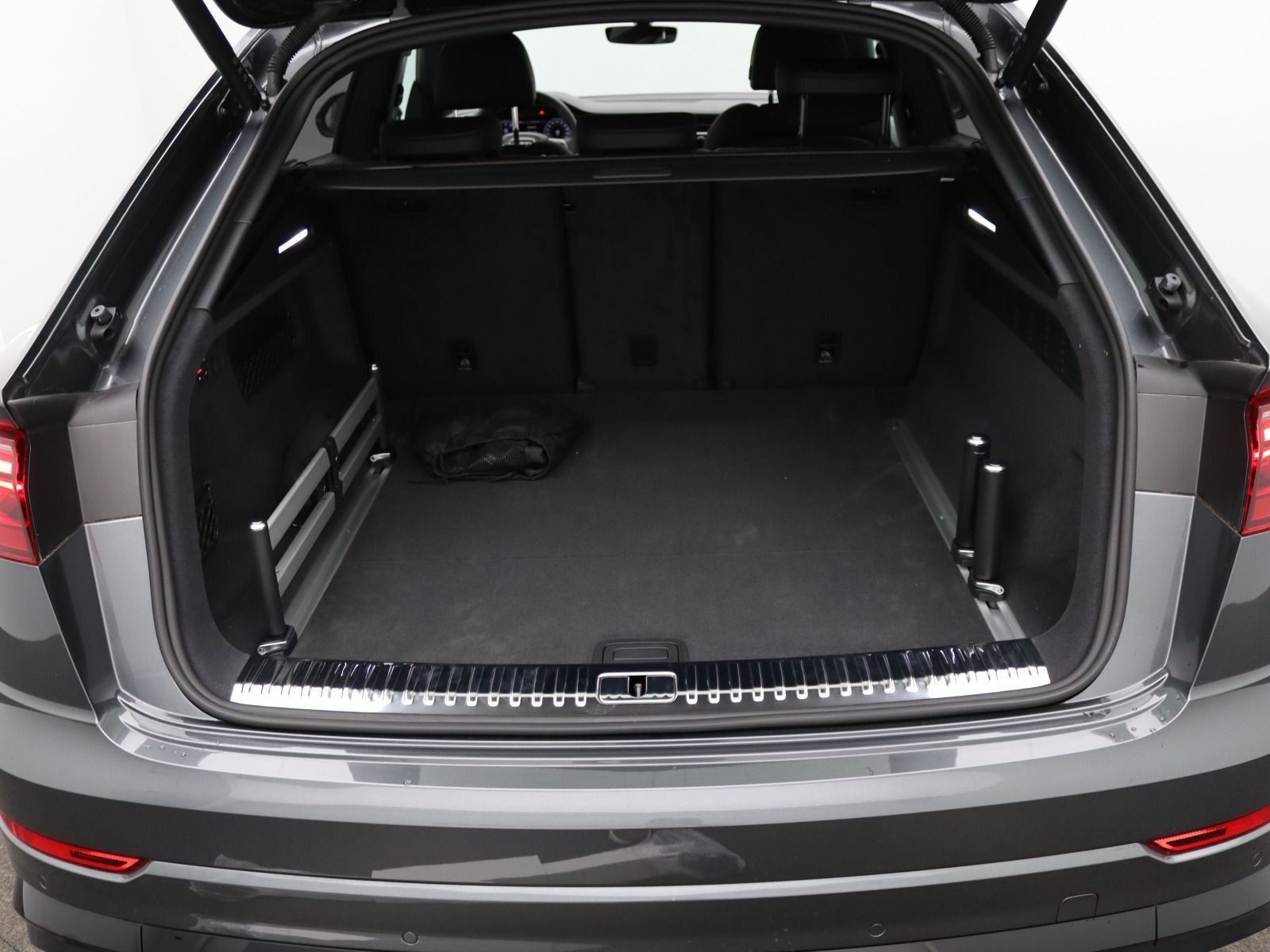 Audi Q8 S-Line 55 TFSI quattro / Pano, Laser, Standh foto 12