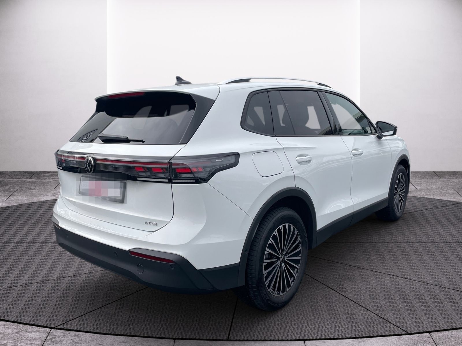 Volkswagen Tiguan 1.5 eTSI Goal 110 kW Matrix-LED AZV Side foto 6