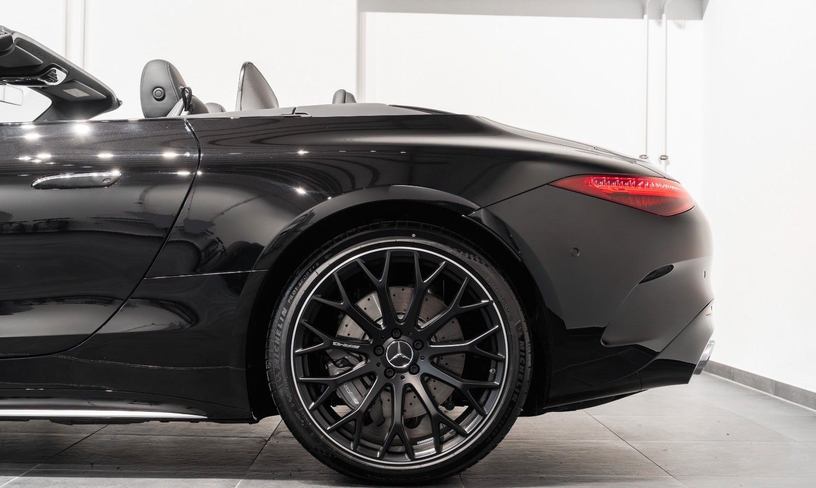 Mercedes-Benz SL 43 AMG Burmester V8 Styling 21" Räder foto 5