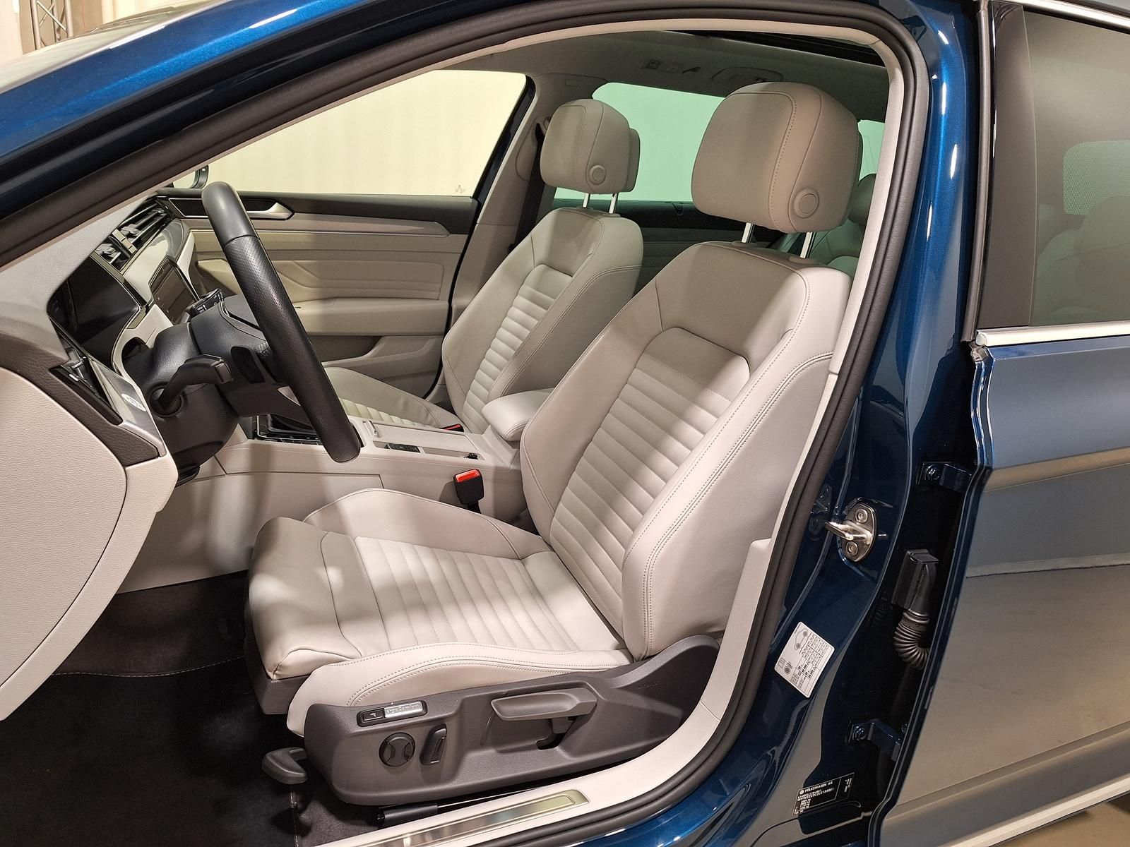 Volkswagen Passat Variant 1.4 TSI DSG GTE HuD|Navi|Pano|360 foto 19