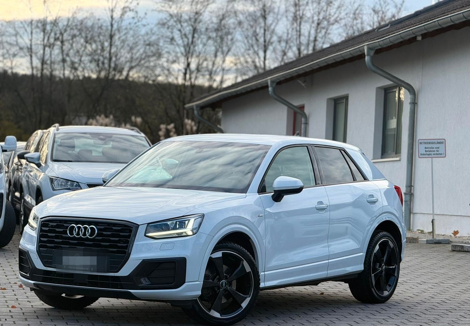 Audi Q2 QUATTRO 3x S-Line AMBIENTE NAVI PDC BLTH SHZ foto 1