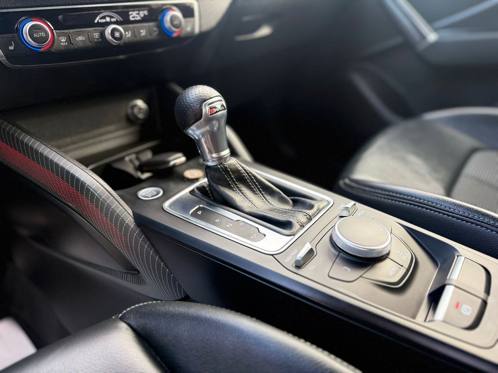 Audi Q2 QUATTRO 3x S-Line AMBIENTE NAVI PDC BLTH SHZ foto 17