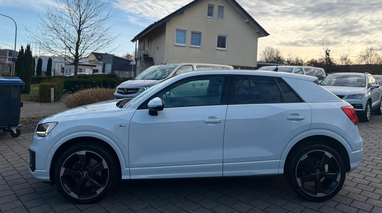 Audi Q2 QUATTRO 3x S-Line AMBIENTE NAVI PDC BLTH SHZ foto 4