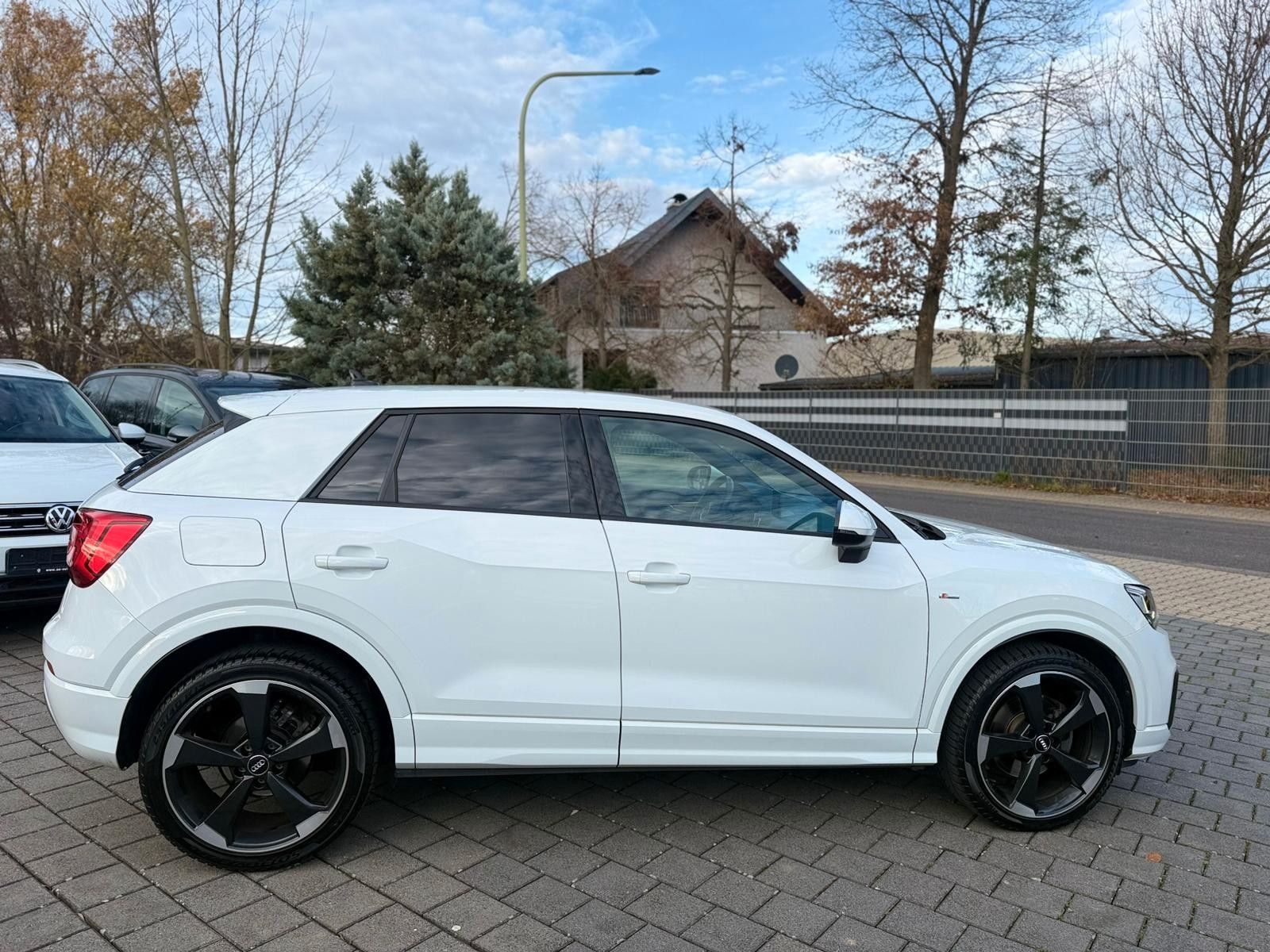 Audi Q2 QUATTRO 3x S-Line AMBIENTE NAVI PDC BLTH SHZ foto 8