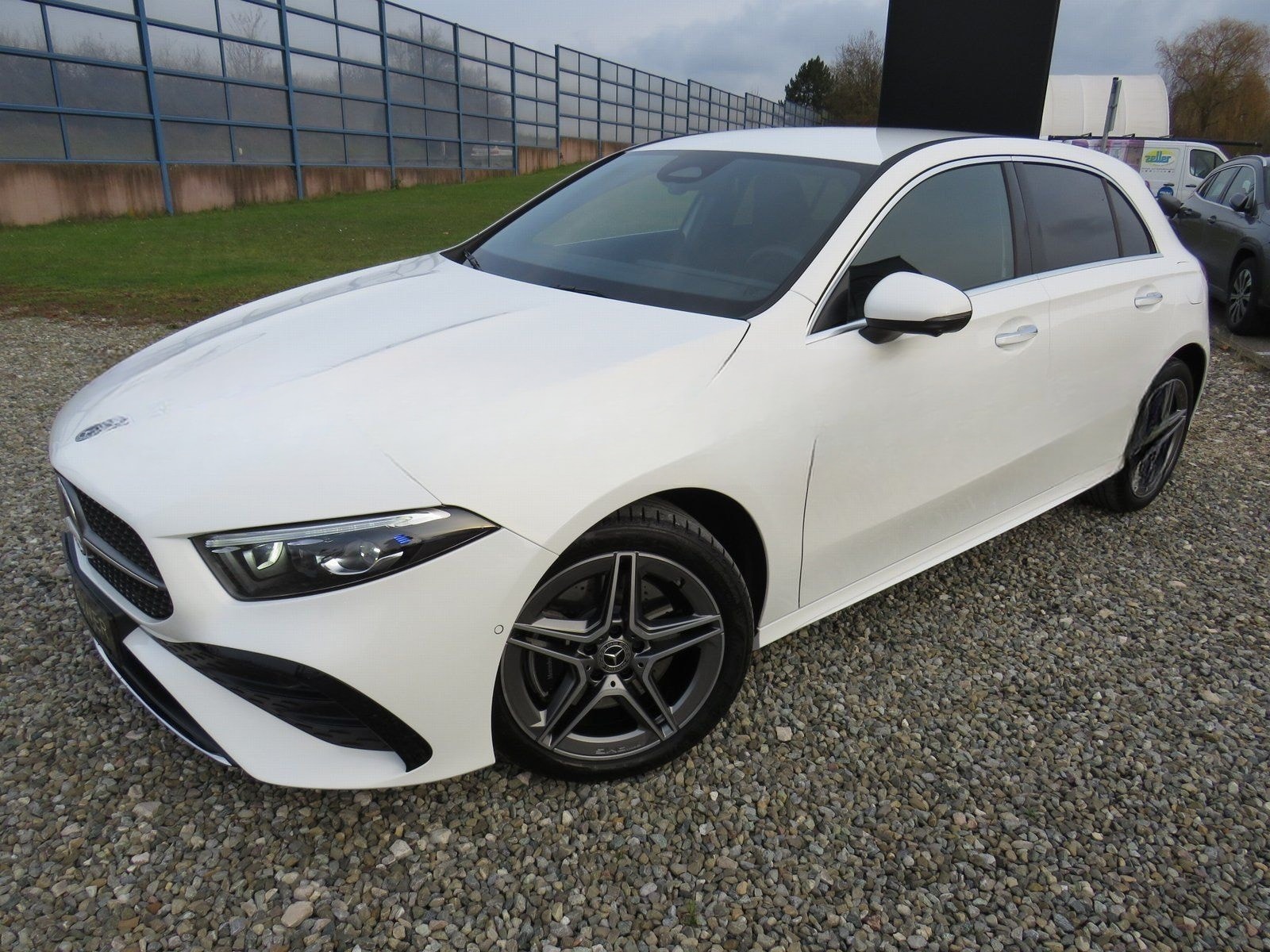 Mercedes-Benz A 250 e AMG Line Advanced Plus+MULTIB.+DISTR+AHK foto 5