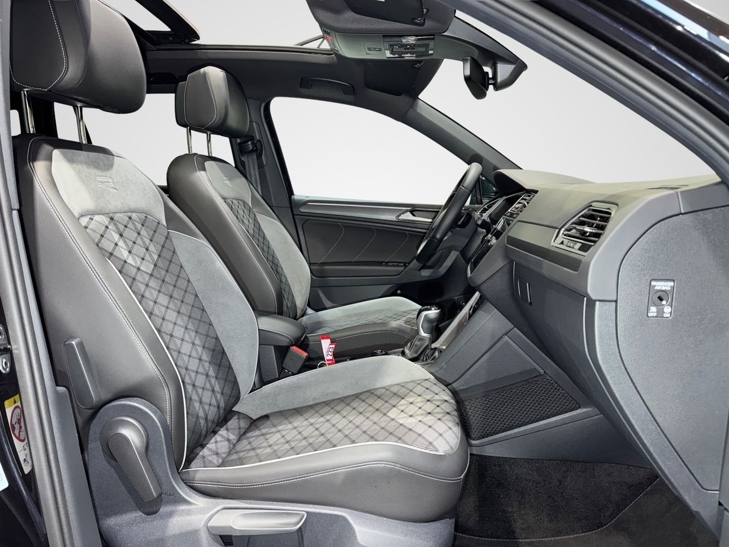 Volkswagen Tiguan 2.0 TDI 4M DSG R LINE BLACK PANO AHK 20Z  foto 12