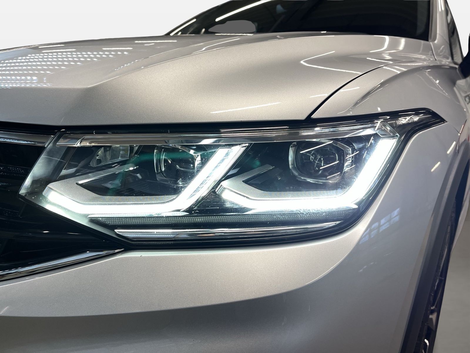 Volkswagen Tiguan R 2.0 TSI DSG 4M AUT SpurH Teilled. foto 11