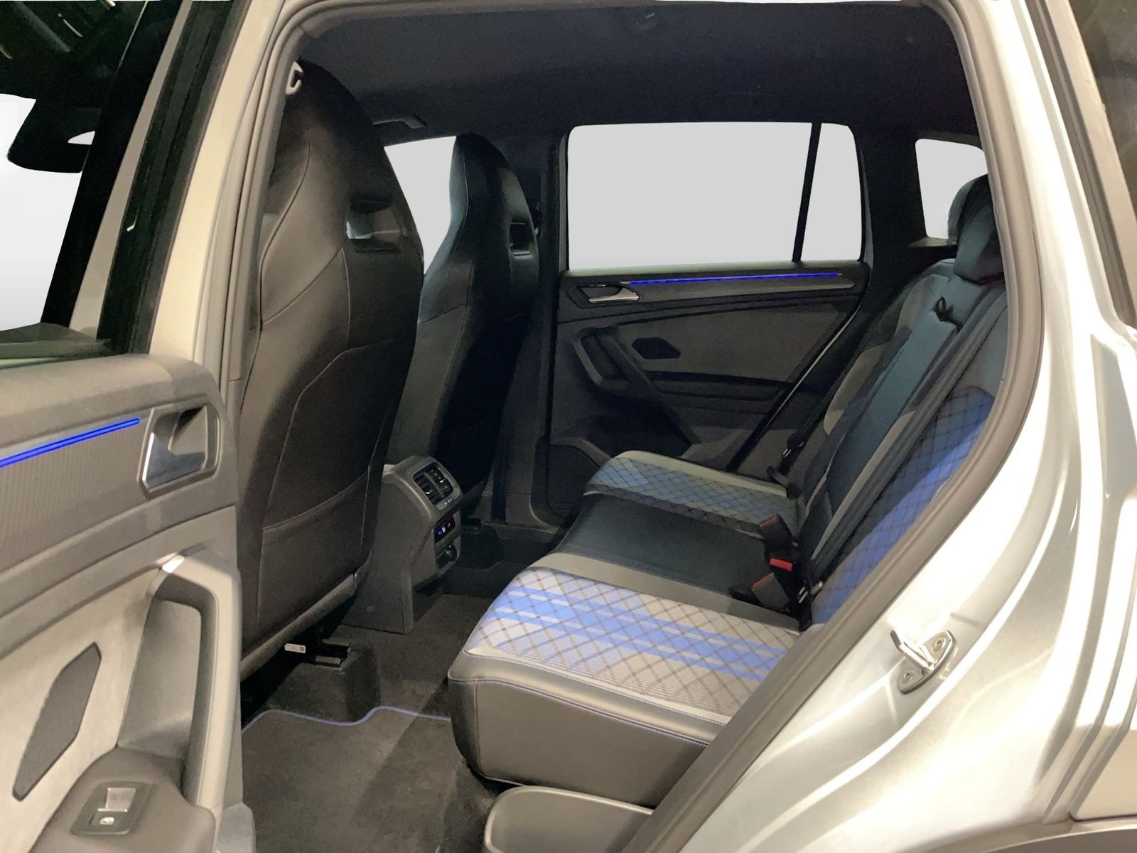 Volkswagen Tiguan R 2.0 TSI DSG 4M AUT SpurH Teilled. foto 9