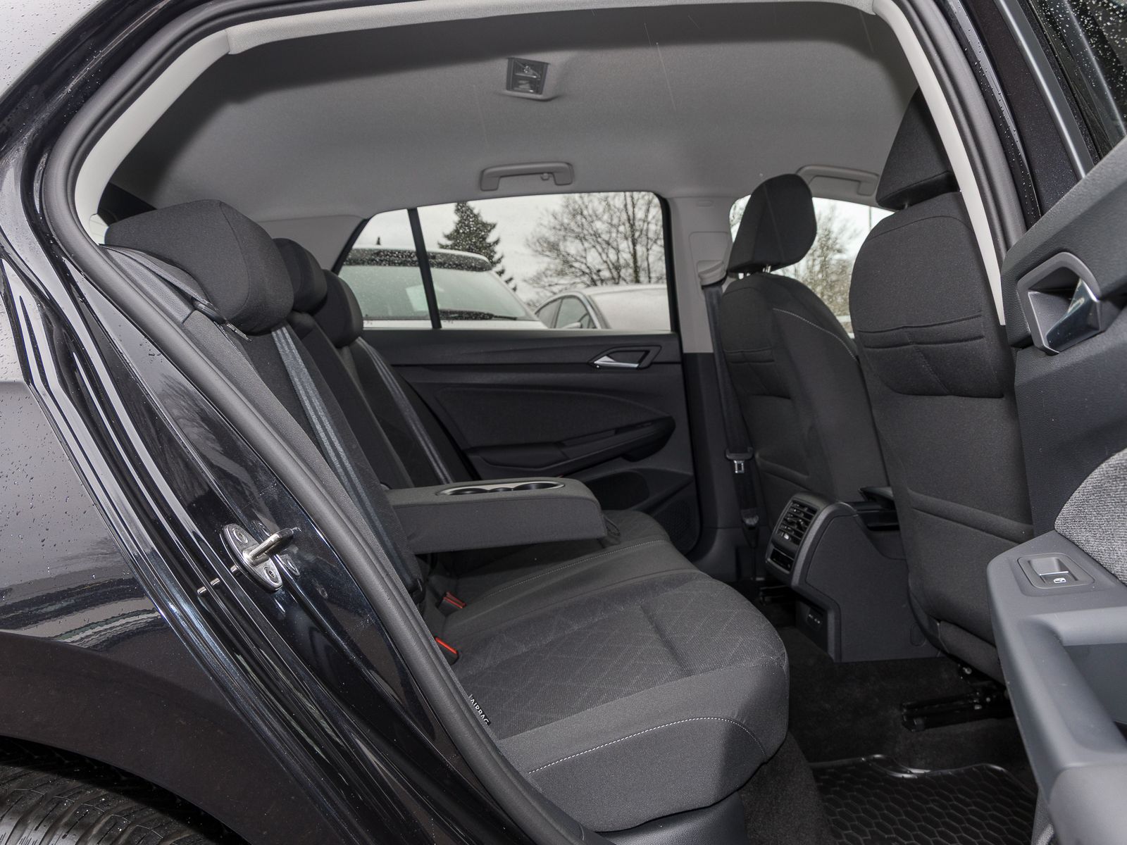 Volkswagen Golf VIII  1.5 l TSI Life NAVI LED GJ-REIFEN PRI foto 7