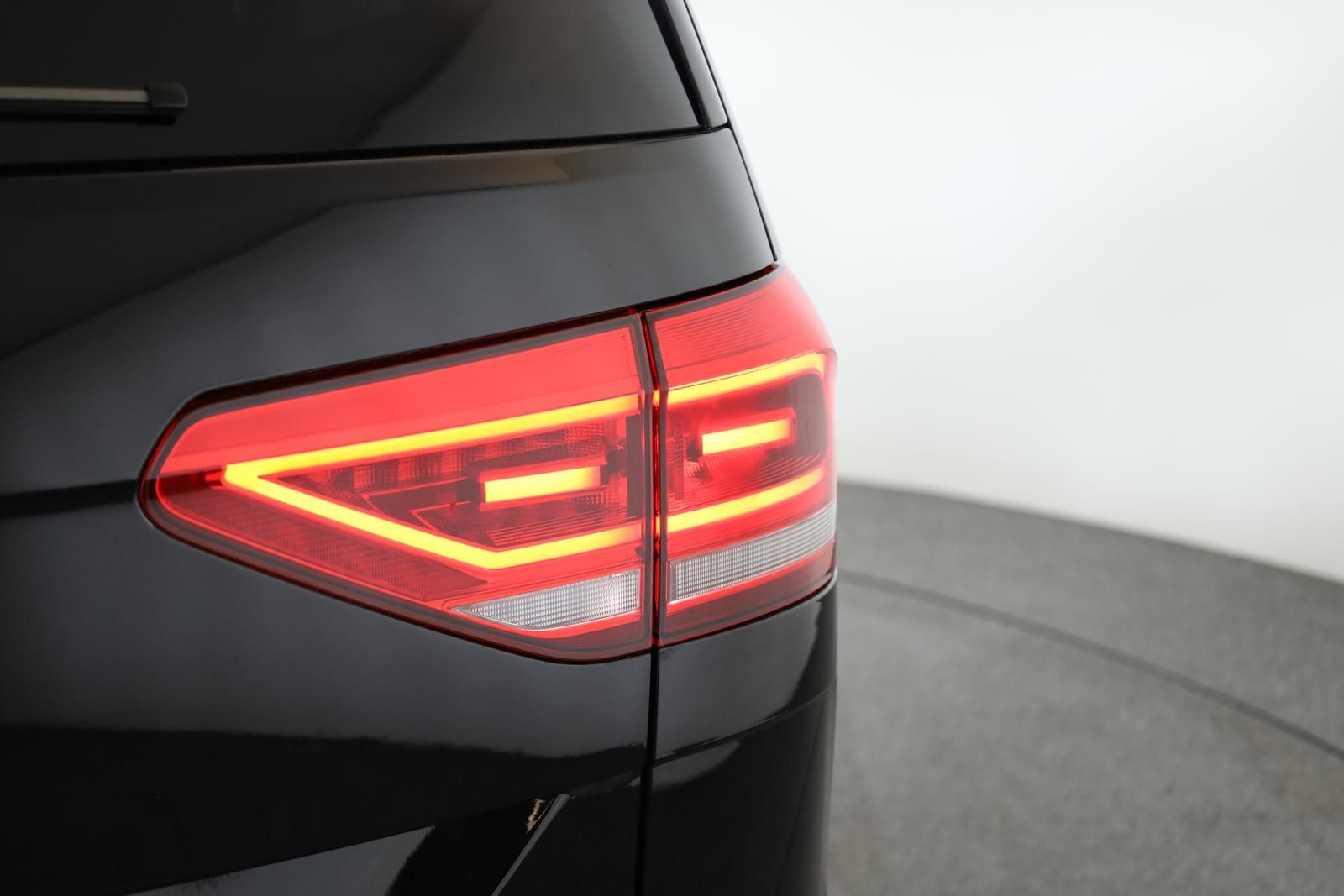 Volkswagen Touran 2.0 TDI DSG Highline R-Line 7 Pan Nav AHK foto 9