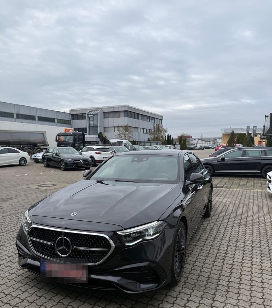 Mercedes-Benz E 220d  AMG Line Premium Plus BLP: 110.000€ foto 1