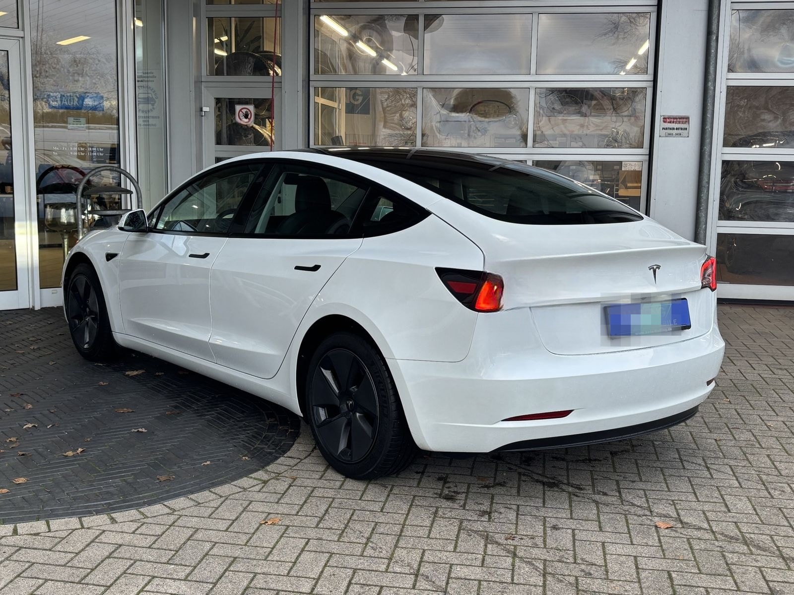 Tesla Model 3 Standard RWD PANO NAVI LED LEDER CAM ACC foto 4