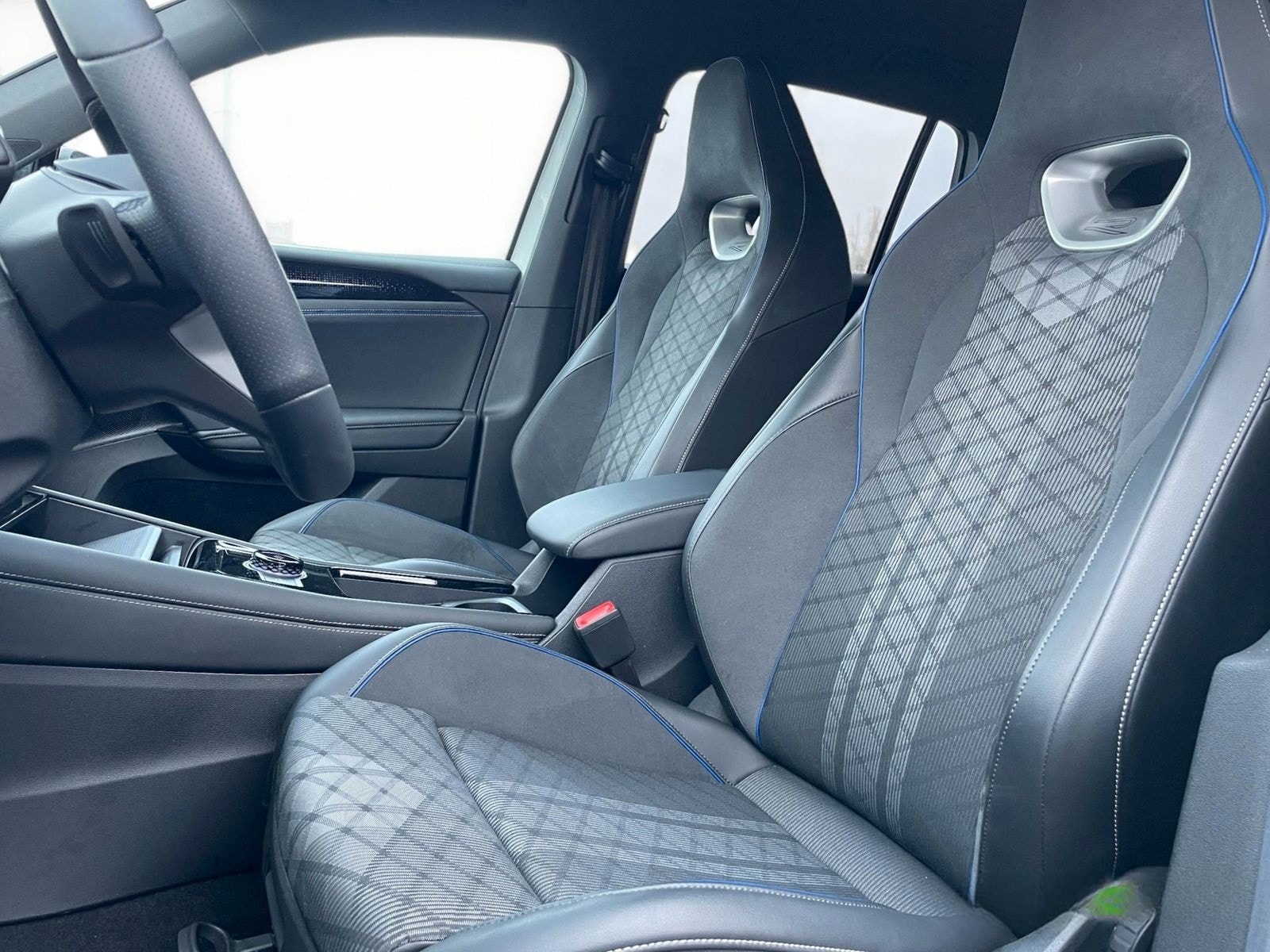 Volkswagen Tiguan 2.0 TDI R-Line DSG/LED/Area View/Sitz.-Le foto 10