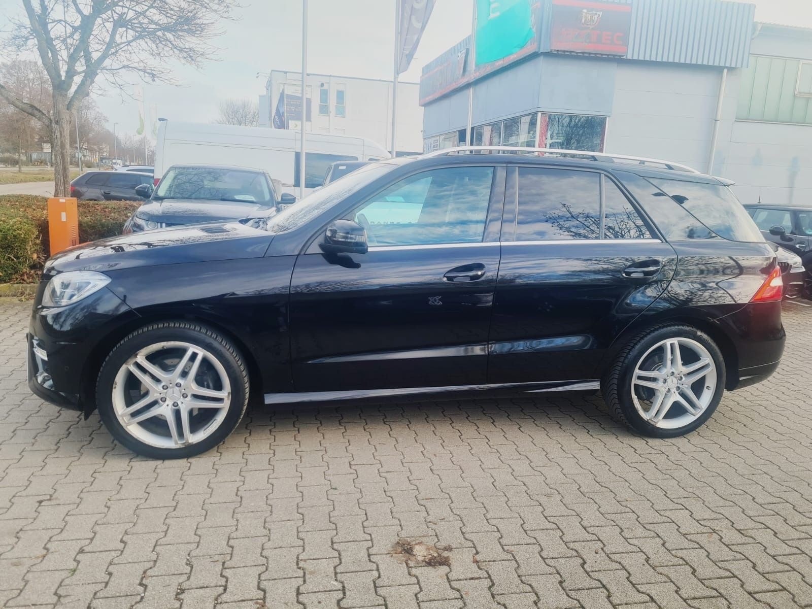 Mercedes-Benz ML 350  BlueTec AMG LINE foto 2