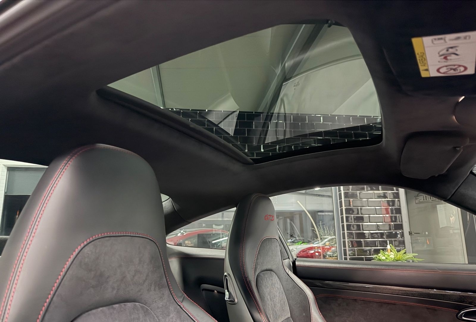 Porsche 911 Carrera 4 GTS APPROVED 10-2026 foto 16