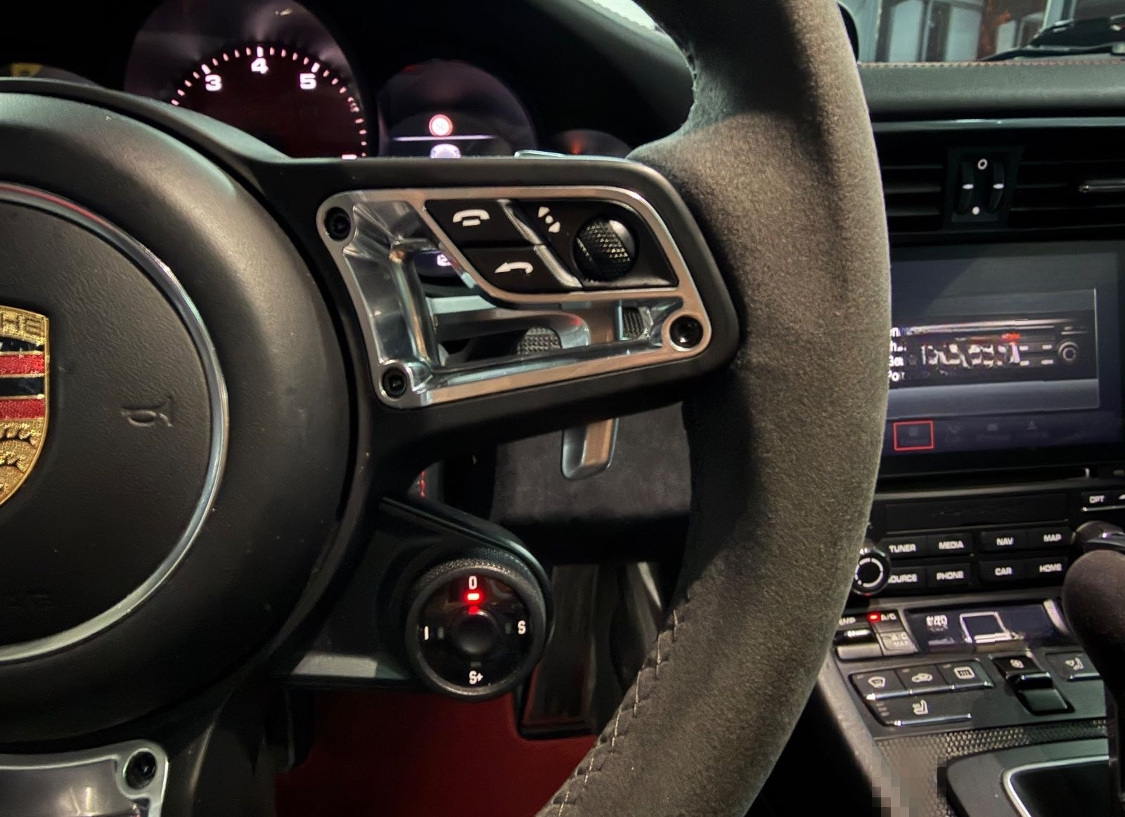 Porsche 911 Carrera 4 GTS APPROVED 10-2026 foto 25