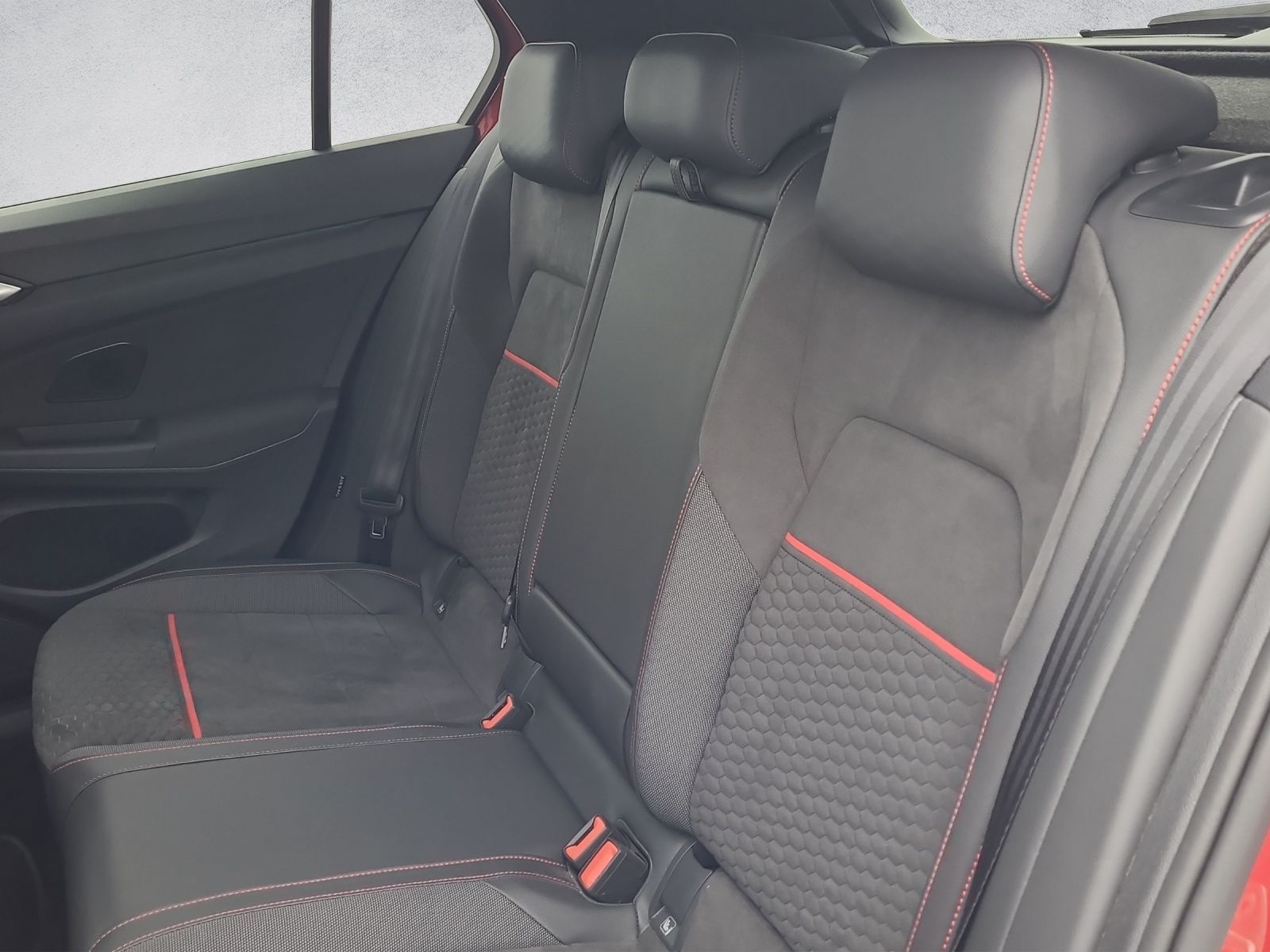 Volkswagen Golf VIII GTI Clubsport 2.0 TSI DSG *BlackStyle* foto 8