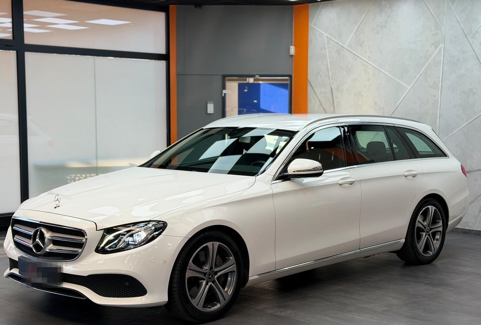 Mercedes-Benz E 220 d T-Modell |LED|SHZG|KAM|LM foto 5