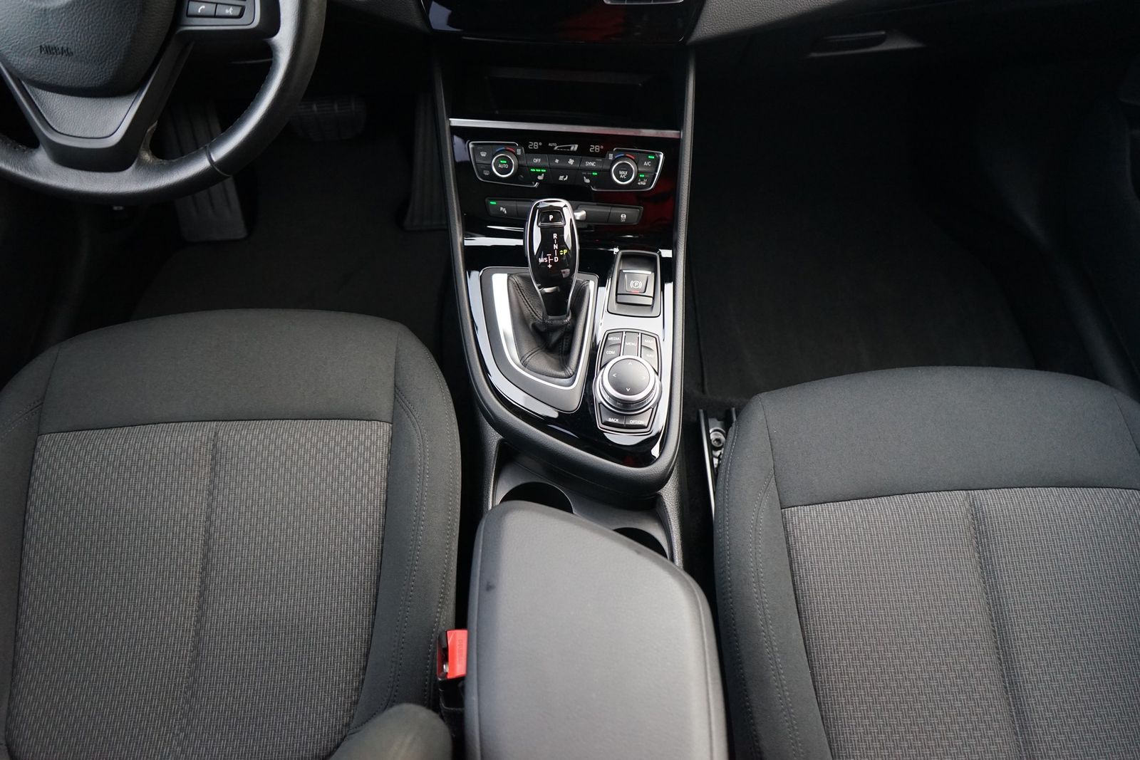 BMW 218d Advantage LED Navi PDC AHK foto 20