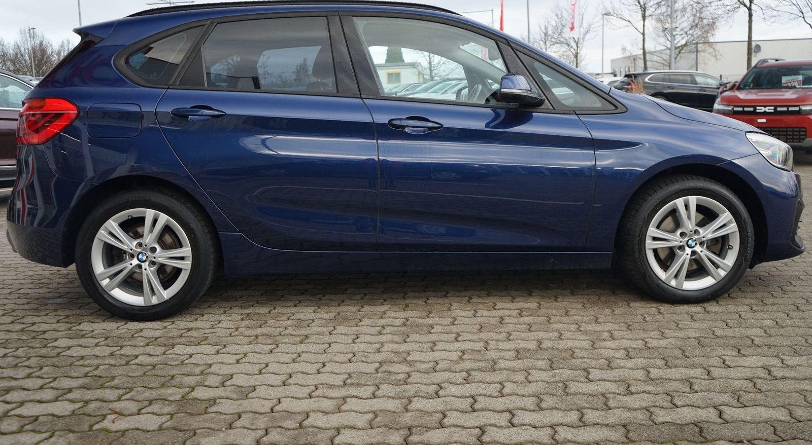 BMW 218d Advantage LED Navi PDC AHK foto 3