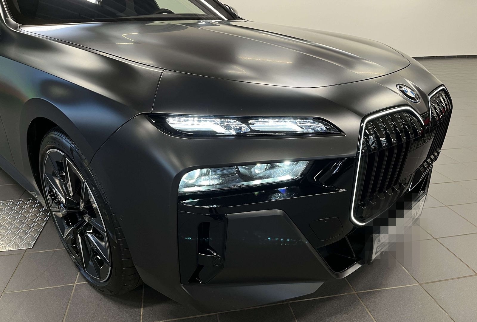 BMW 750e xDrive M Sport Pro TV HUD PANO ACC 360°KAM  foto 5