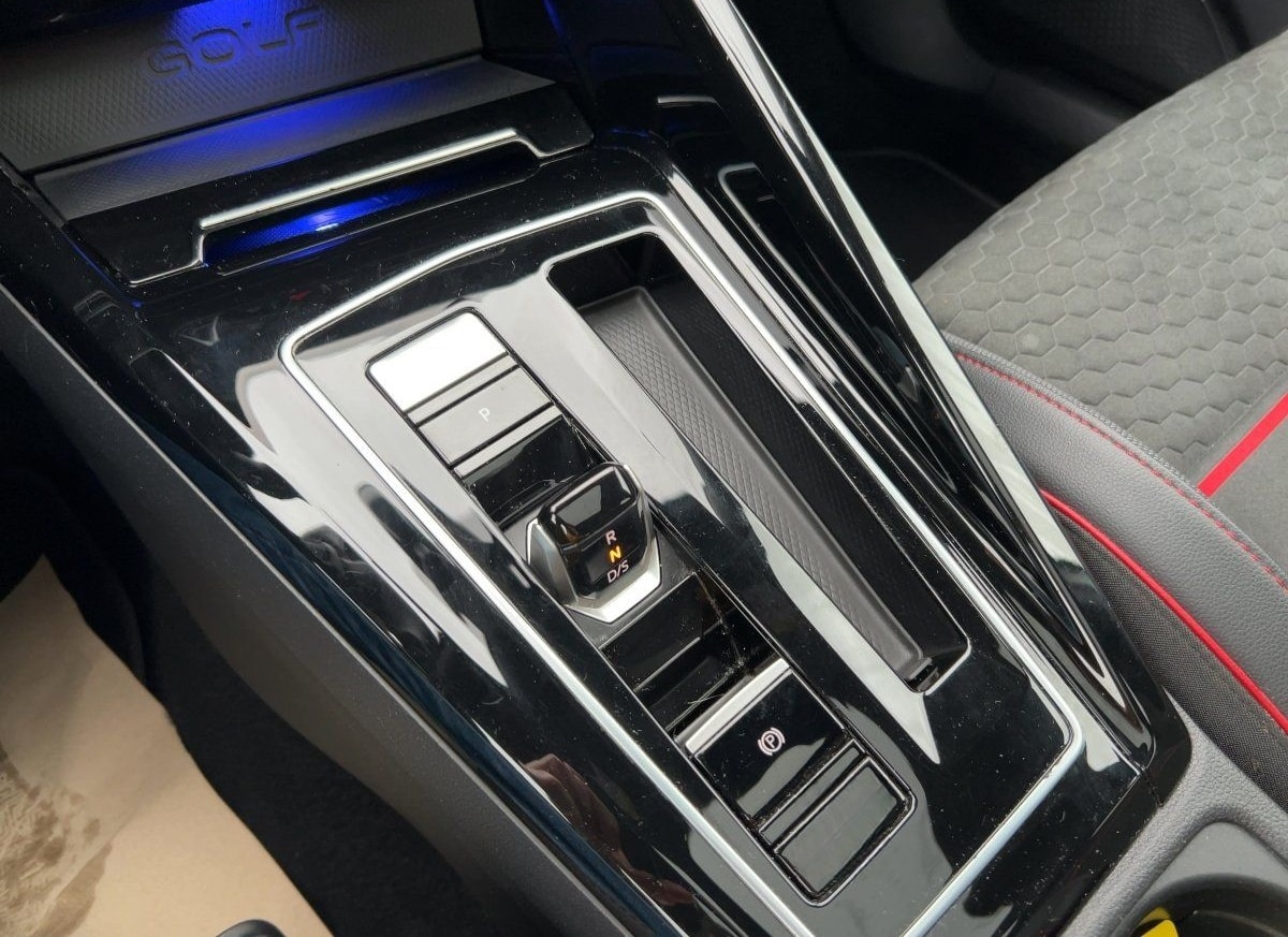 Volkswagen Golf VIII GTI CLUBSPORT 2.0 TSI DSG BLACK+APP+SH foto 16