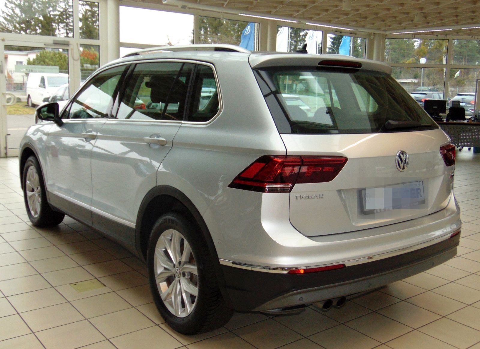 Volkswagen Tiguan Highline 2.0 TSI DSG 4Motion GANZJAHRES-R foto 2