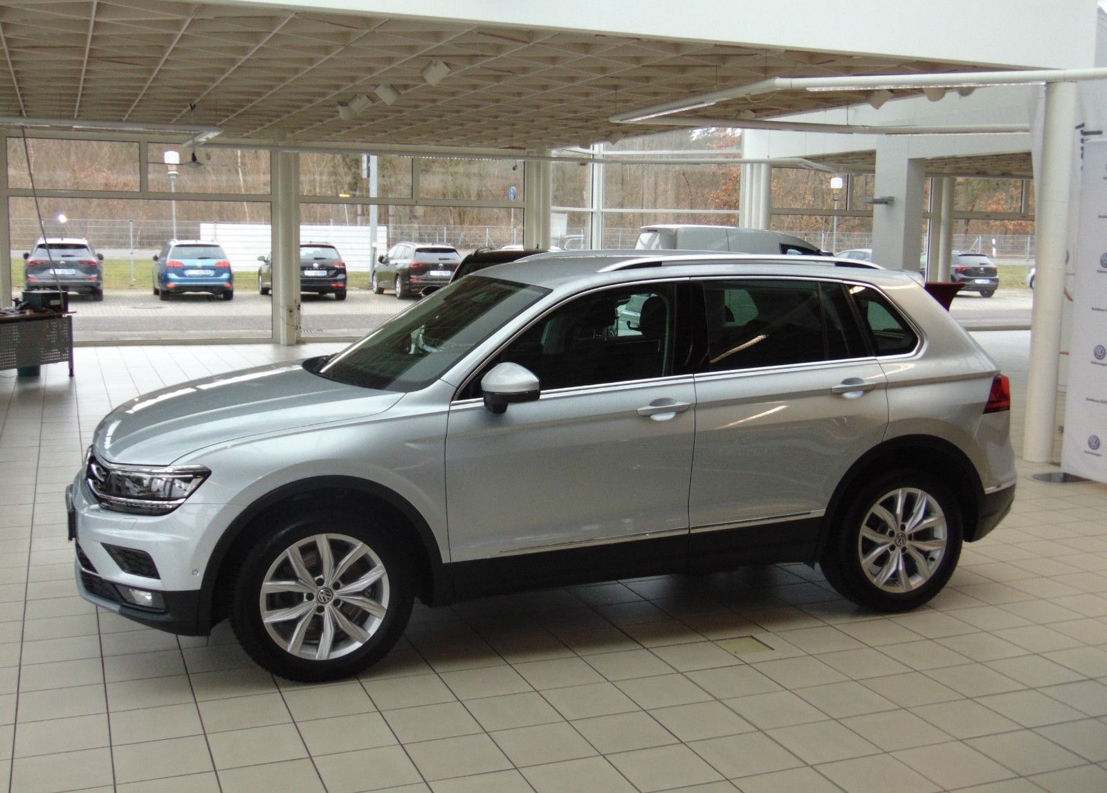 Volkswagen Tiguan Highline 2.0 TSI DSG 4Motion GANZJAHRES-R foto 12