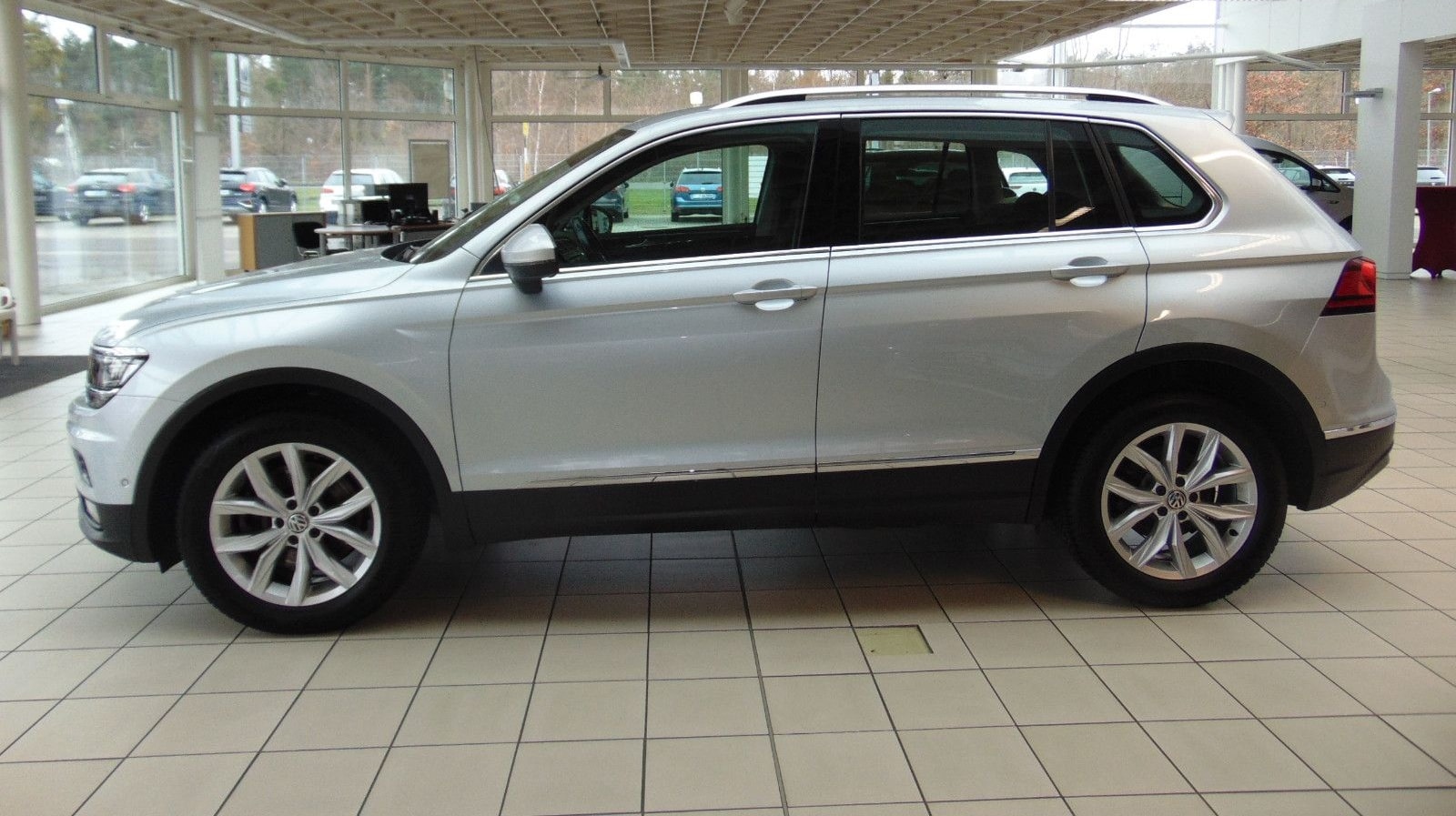 Volkswagen Tiguan Highline 2.0 TSI DSG 4Motion GANZJAHRES-R foto 13