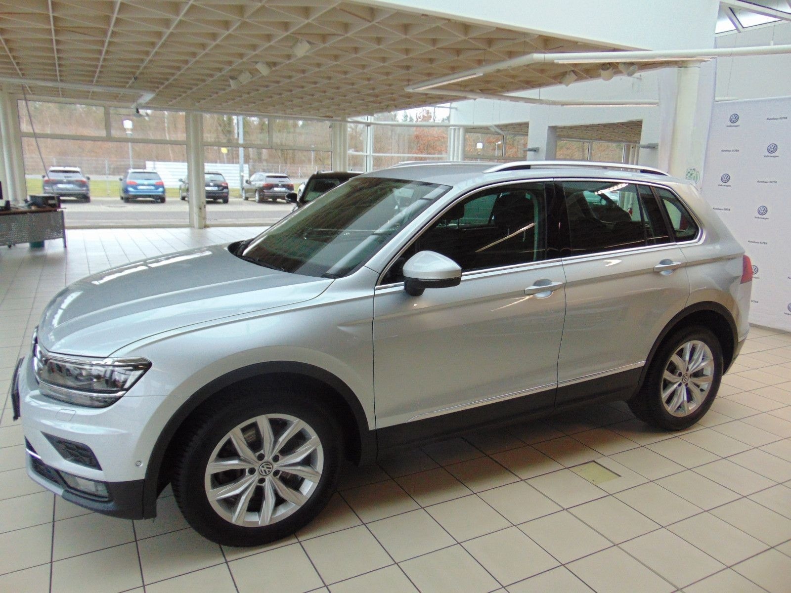 Volkswagen Tiguan Highline 2.0 TSI DSG 4Motion GANZJAHRES-R foto 14