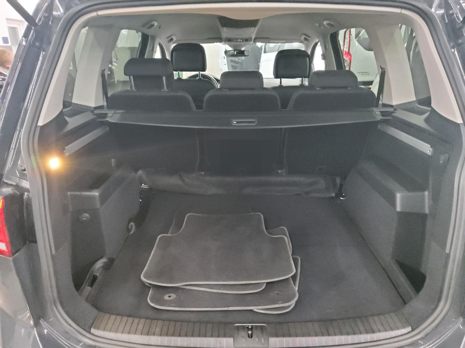 Volkswagen Touran 2.0 TDI Highline Navi LED ACC AID foto 12