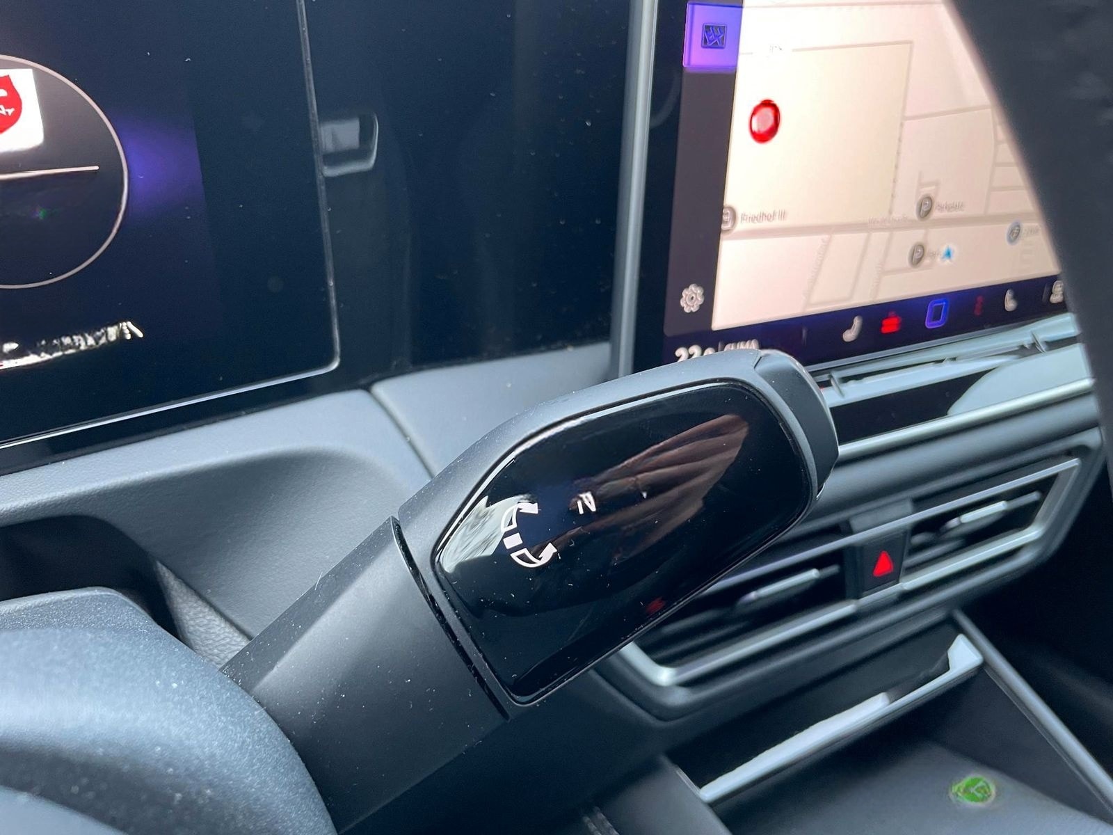 Volkswagen Tiguan 2.0 TDI R-Line DSG/LED/Area View/Sitz.-Le foto 13