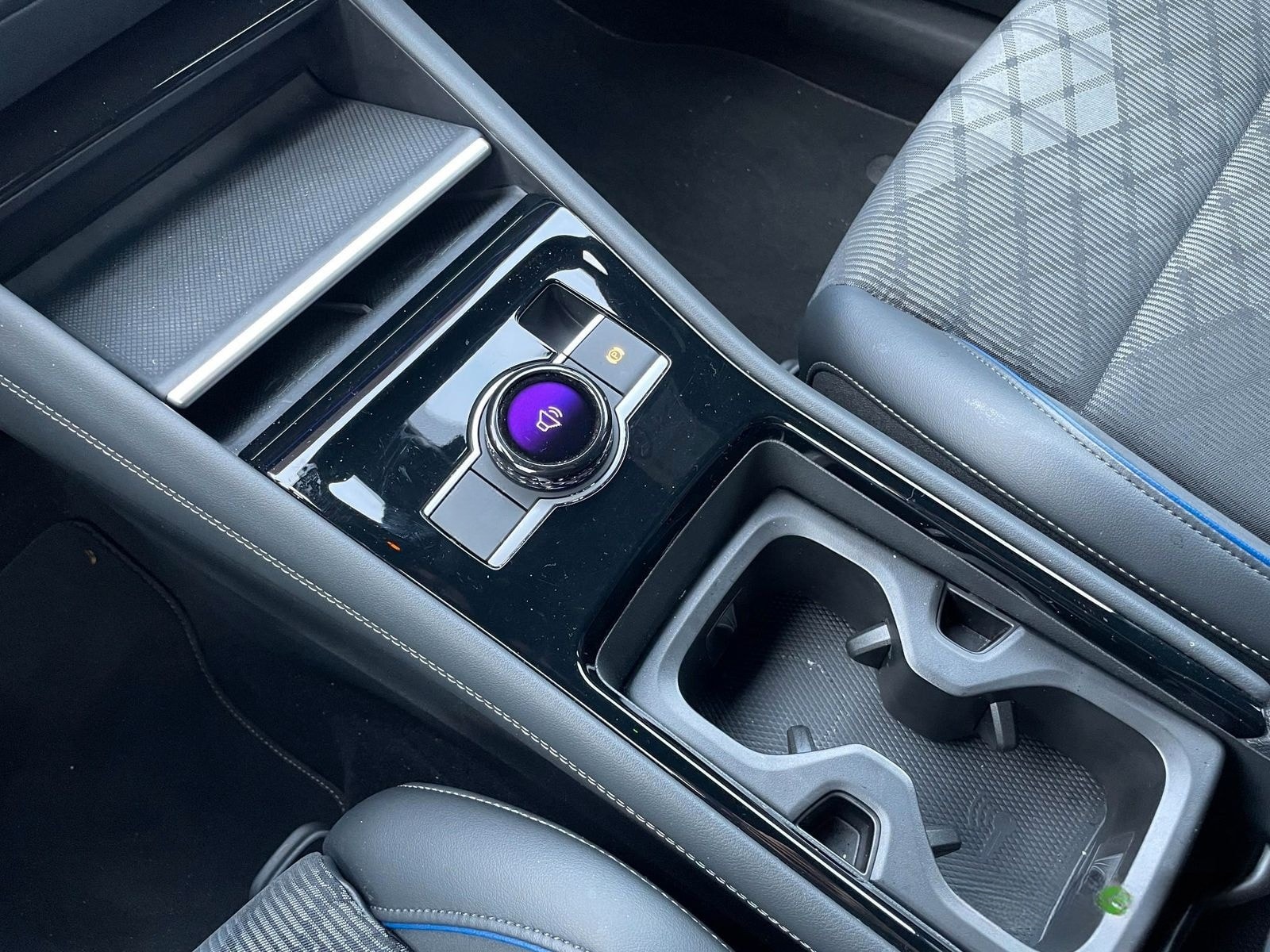 Volkswagen Tiguan 2.0 TDI R-Line DSG/LED/Area View/Sitz.-Le foto 14