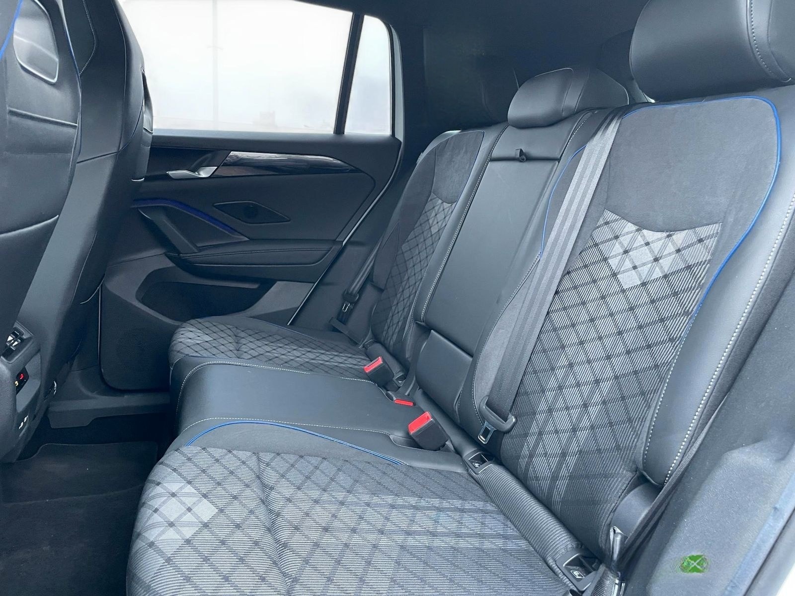 Volkswagen Tiguan 2.0 TDI R-Line DSG/LED/Area View/Sitz.-Le foto 8