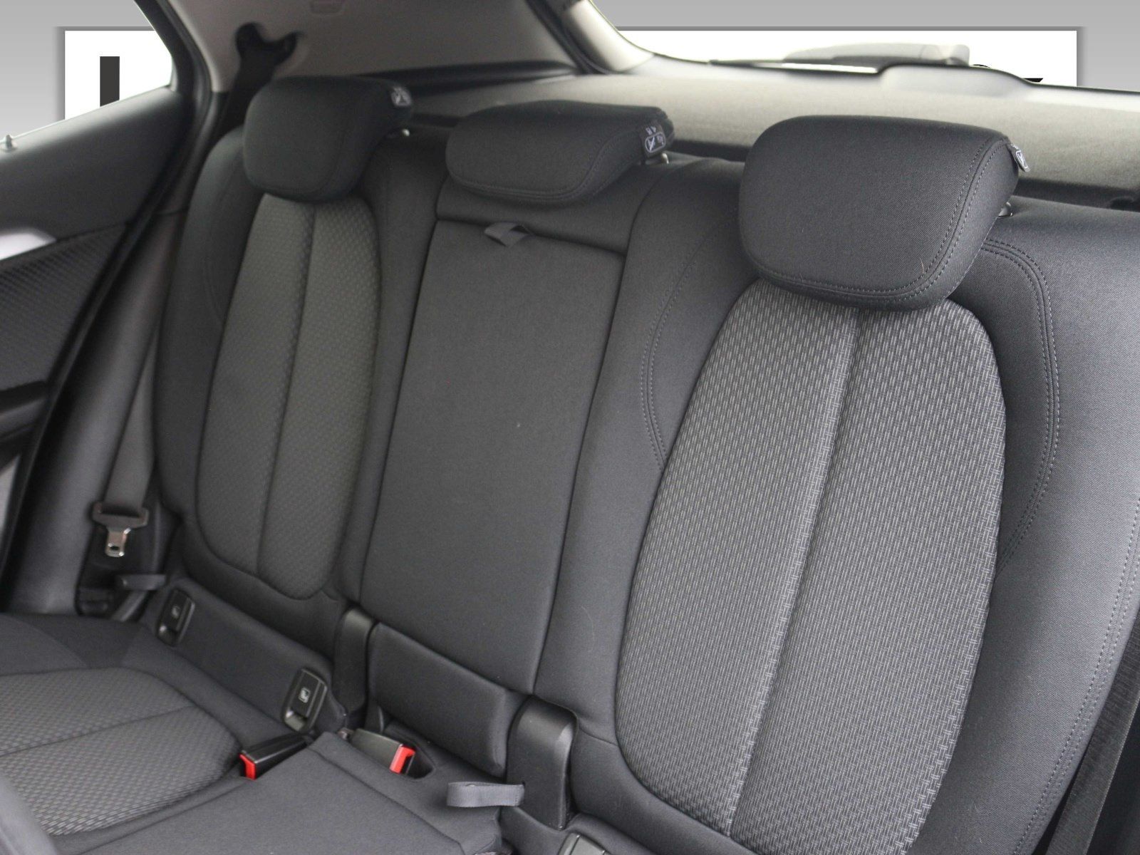 BMW X2 sDrive18i Advantage DAB LED RFK Navi AHK Shz foto 13