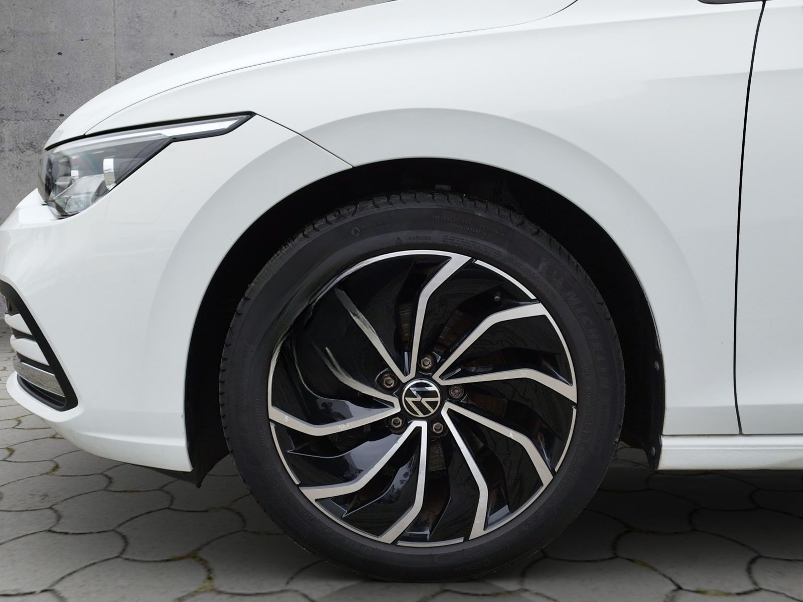 Volkswagen Golf VIII Active 1.5TSI 5JG/AHK/NAV/LED+/RFK foto 5