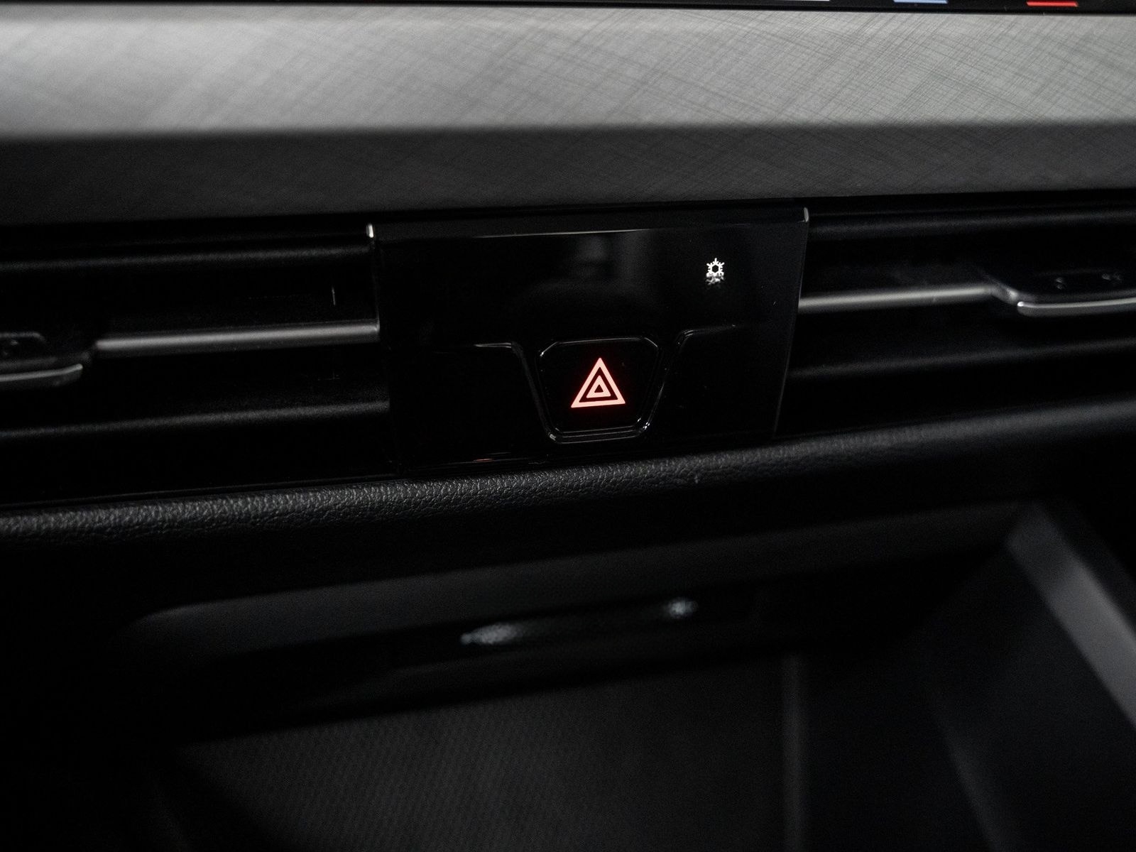 Volkswagen Golf VIII 1.0 eTSI Life DSG NaviPro Navi foto 17