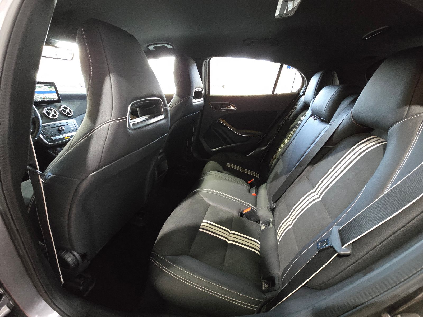 Mercedes-Benz GLA 180 Sport Peak Edition+AMG LINE+NAVI+KAMERA+ foto 14