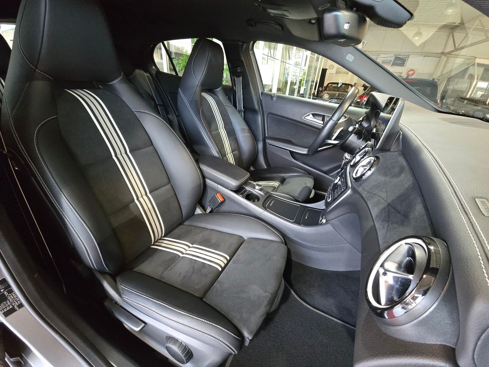 Mercedes-Benz GLA 180 Sport Peak Edition+AMG LINE+NAVI+KAMERA+ foto 18