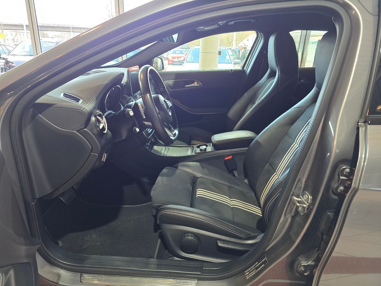 Mercedes-Benz GLA 180 Sport Peak Edition+AMG LINE+NAVI+KAMERA+ foto 9