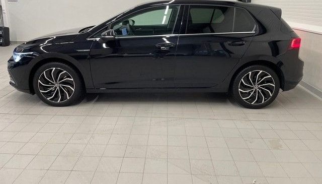 Volkswagen Golf VIII Lim. 1.5TSI Style KAMERA+APP+ACC+LANE+ foto 4