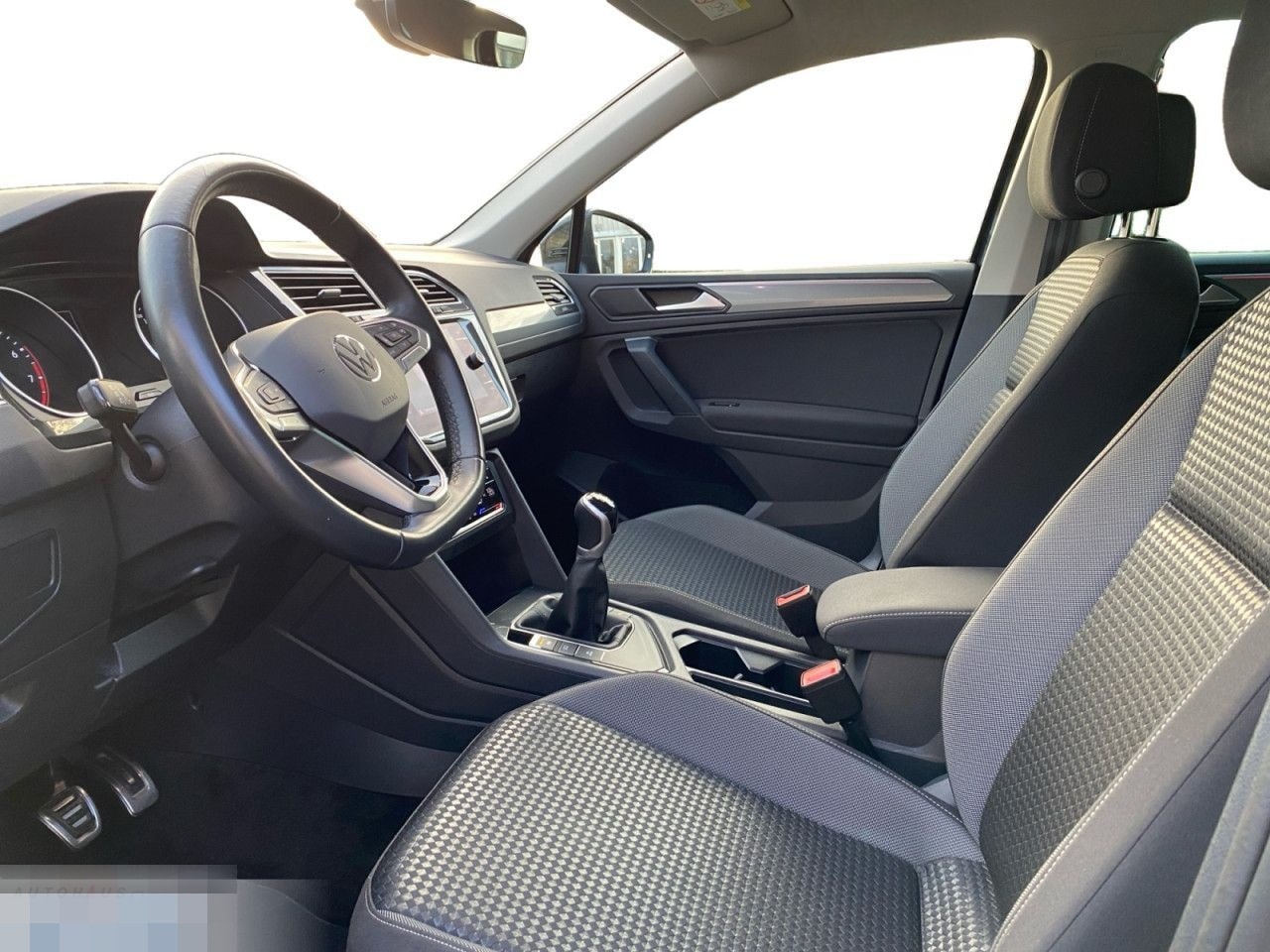 Volkswagen Tiguan 1.5 TSI Active NAVI KLIMA PDC LED LANE foto 8