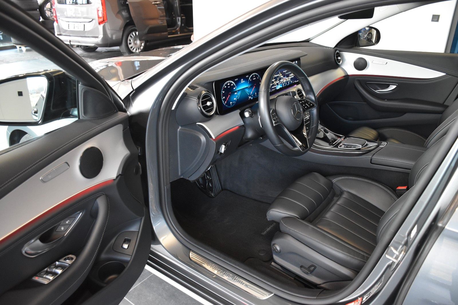 Mercedes-Benz E 220 D 9G EXCLUSIVE"LEDER"360°-KAMERA"ESD"AHK" foto 12